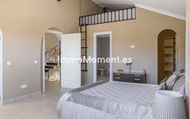 Resale - Villa - Estepona - Estepona Centro