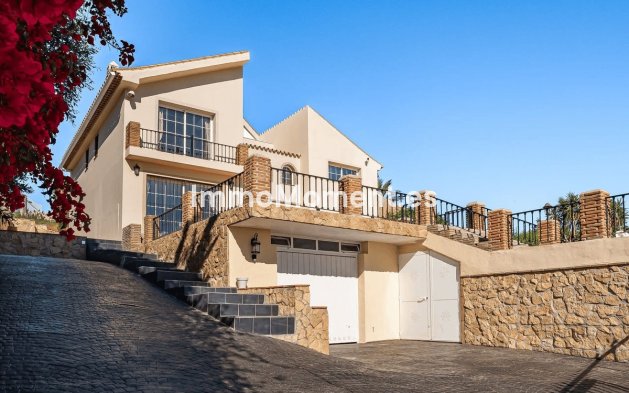 Resale - Villa - Estepona - Estepona Centro