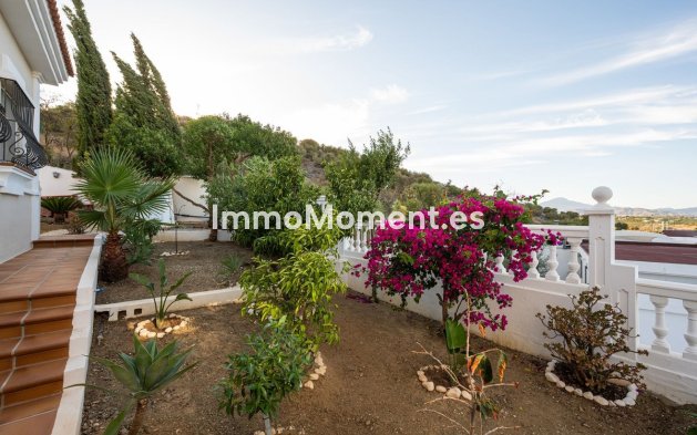 Resale - Villa - Inland  - Alhaurín el Grande Centro