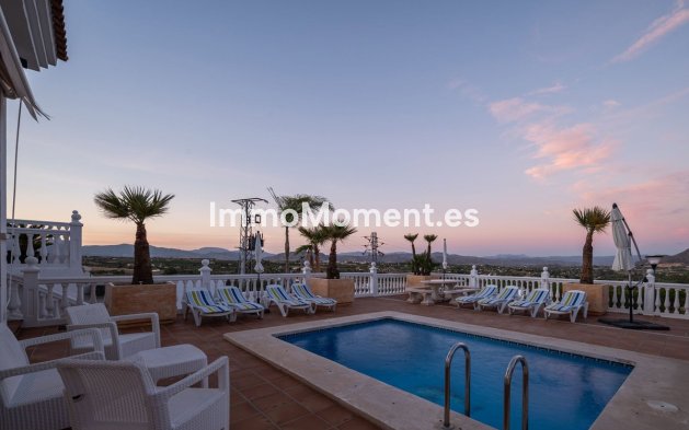 Resale - Villa - Inland  - Alhaurín el Grande Centro