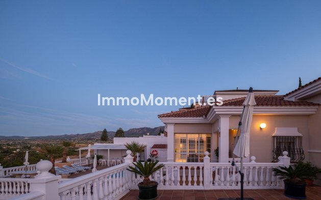 Resale - Villa - Inland  - Alhaurín el Grande Centro