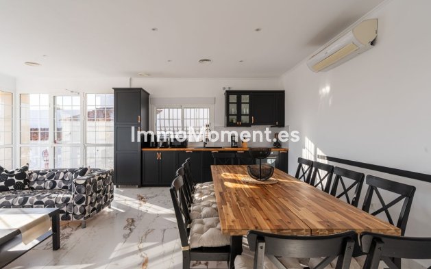 Resale - Villa - Inland  - Alhaurín el Grande Centro