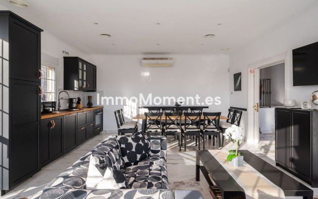 Resale - Villa - Inland  - Alhaurín el Grande Centro