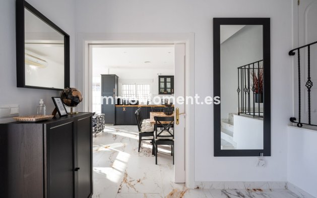 Resale - Villa - Inland  - Alhaurín el Grande Centro