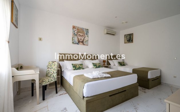 Resale - Villa - Inland  - Alhaurín el Grande Centro