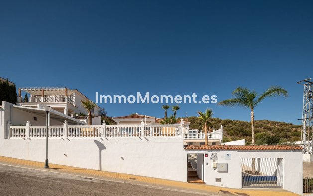 Resale - Villa - Inland  - Alhaurín el Grande Centro