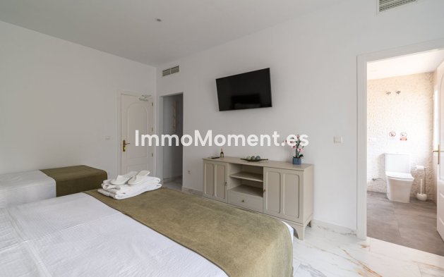 Resale - Villa - Inland  - Alhaurín el Grande Centro