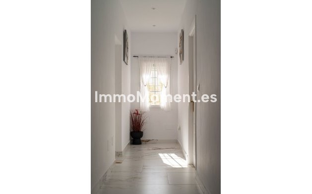 Resale - Villa - Inland  - Alhaurín el Grande Centro