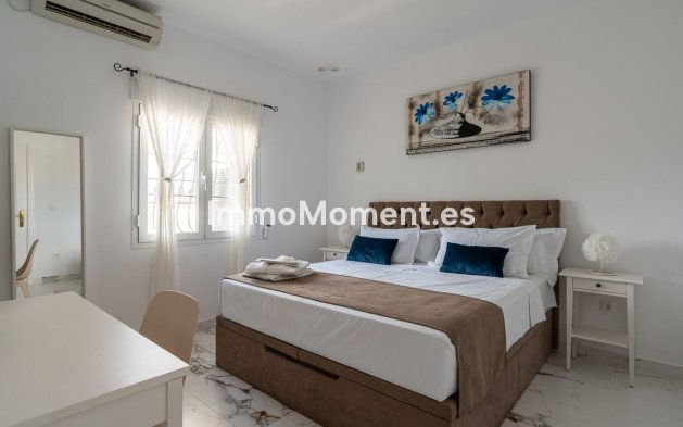 Resale - Villa - Inland  - Alhaurín el Grande Centro