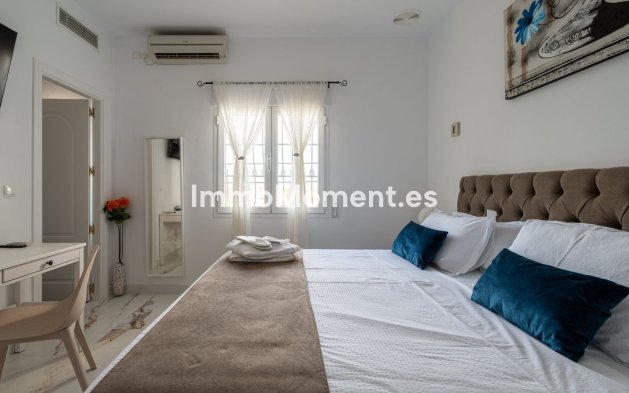 Resale - Villa - Inland  - Alhaurín el Grande Centro