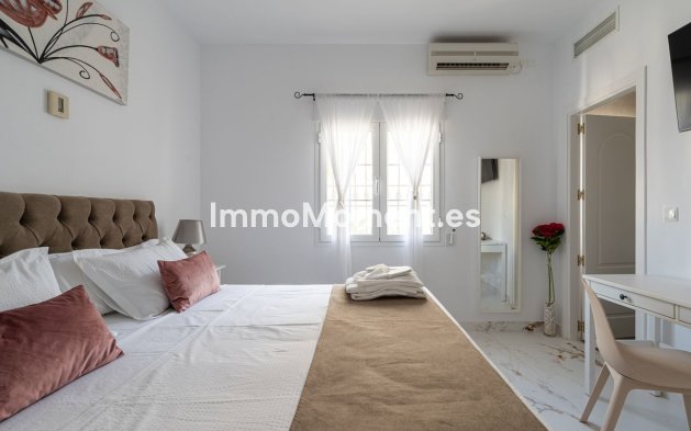 Resale - Villa - Inland  - Alhaurín el Grande Centro