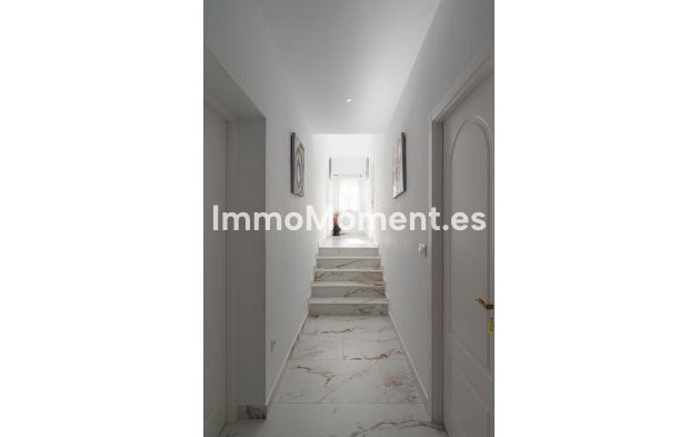Resale - Villa - Inland  - Alhaurín el Grande Centro
