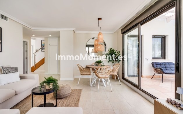 Resale - Apartment - Estepona - Selwo