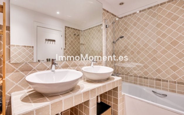 Resale - Apartment - Estepona - Selwo