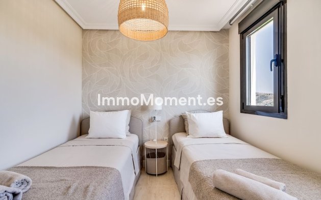 Resale - Apartment - Estepona - Selwo