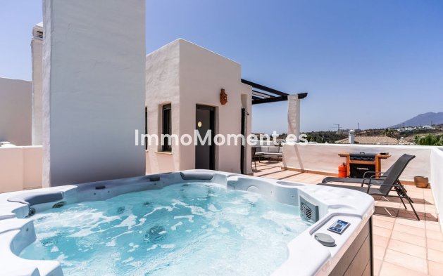 Resale - Apartment - Estepona - Selwo