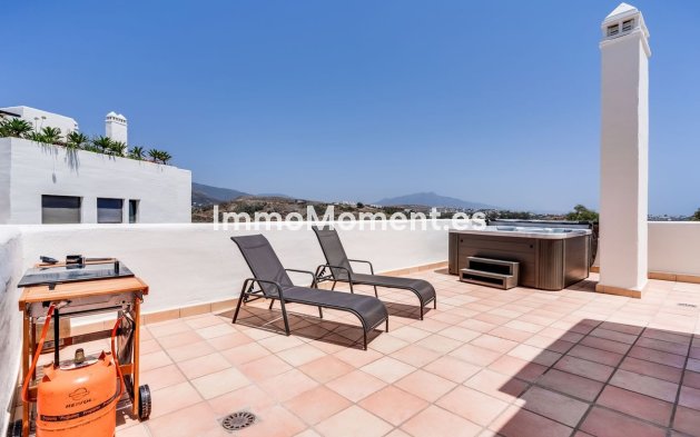 Resale - Apartment - Estepona - Selwo