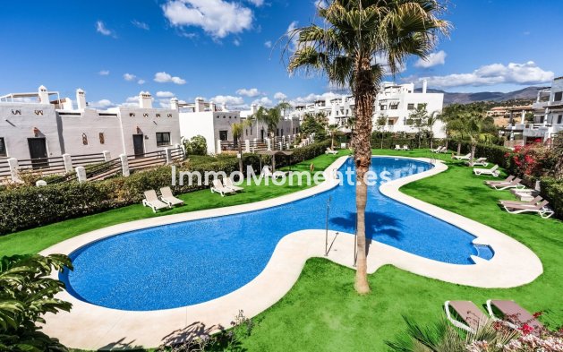 Resale - Apartment - Estepona - Selwo