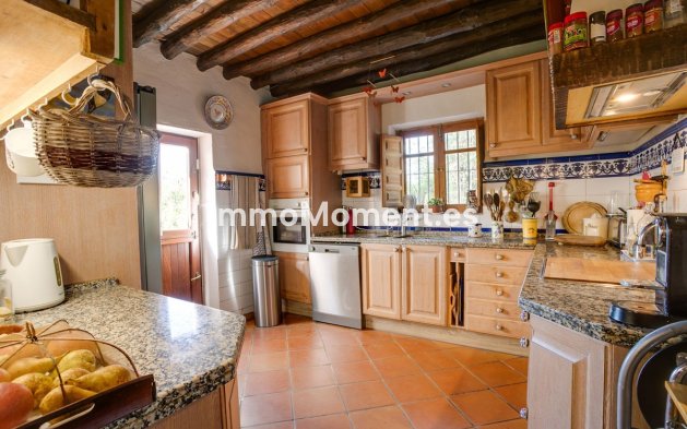 Bestaande woning - Villa - Estepona  - Estepona Centro