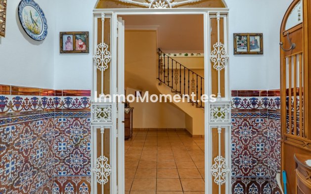 Resale - Villa - Inland  - Alhaurín el Grande Centro