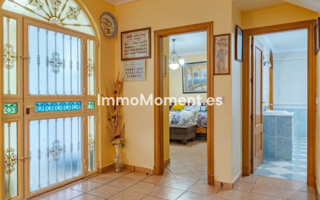Resale - Villa - Inland  - Alhaurín el Grande Centro