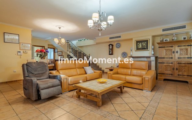 Resale - Villa - Inland  - Alhaurín el Grande Centro