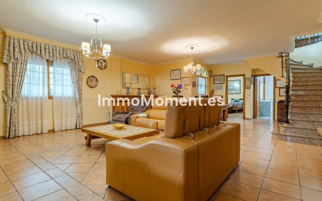 Resale - Villa - Inland  - Alhaurín el Grande Centro