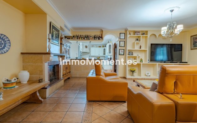 Resale - Villa - Inland  - Alhaurín el Grande Centro