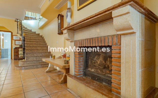 Resale - Villa - Inland  - Alhaurín el Grande Centro