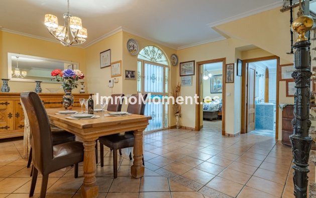 Resale - Villa - Inland  - Alhaurín el Grande Centro