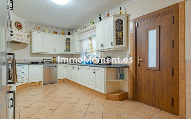 Resale - Villa - Inland  - Alhaurín el Grande Centro