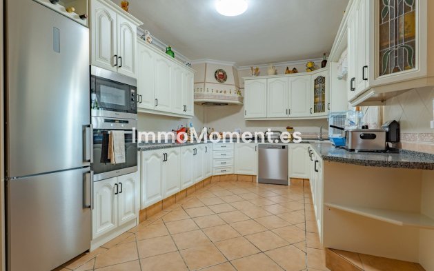 Resale - Villa - Inland  - Alhaurín el Grande Centro