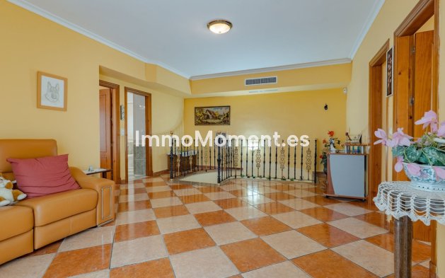 Resale - Villa - Inland  - Alhaurín el Grande Centro