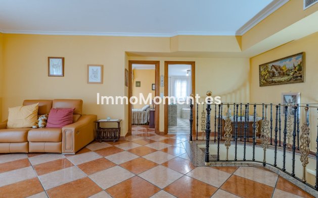 Resale - Villa - Inland  - Alhaurín el Grande Centro