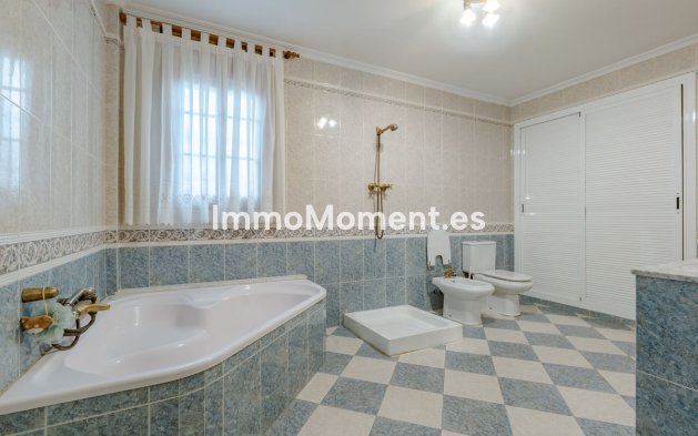 Resale - Villa - Inland  - Alhaurín el Grande Centro