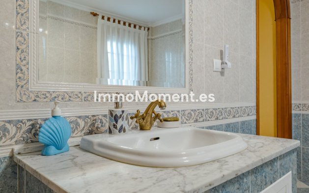 Resale - Villa - Inland  - Alhaurín el Grande Centro