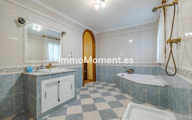 Resale - Villa - Inland  - Alhaurín el Grande Centro
