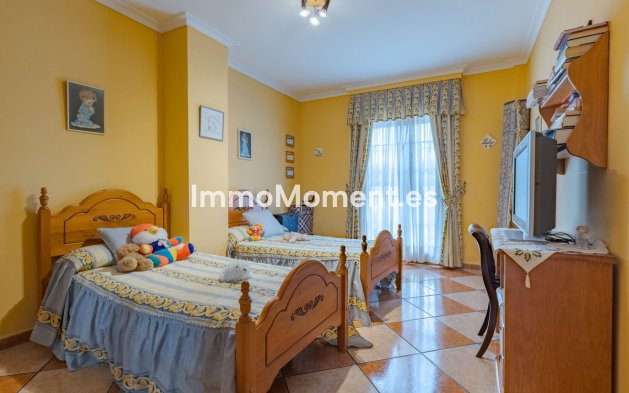 Resale - Villa - Inland  - Alhaurín el Grande Centro