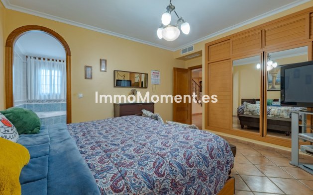 Resale - Villa - Inland  - Alhaurín el Grande Centro