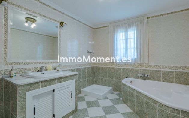 Resale - Villa - Inland  - Alhaurín el Grande Centro