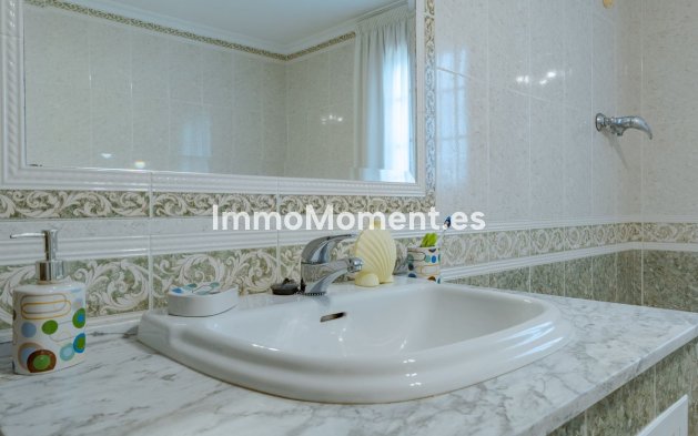 Resale - Villa - Inland  - Alhaurín el Grande Centro