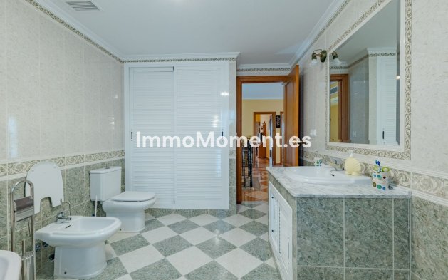 Resale - Villa - Inland  - Alhaurín el Grande Centro