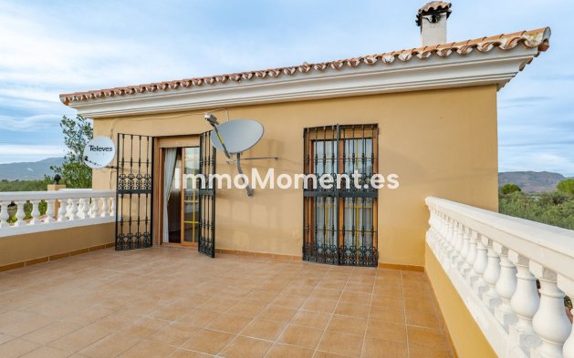 Resale - Villa - Inland  - Alhaurín el Grande Centro