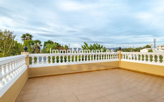 Resale - Villa - Inland  - Alhaurín el Grande Centro