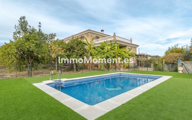 Resale - Villa - Inland  - Alhaurín el Grande Centro