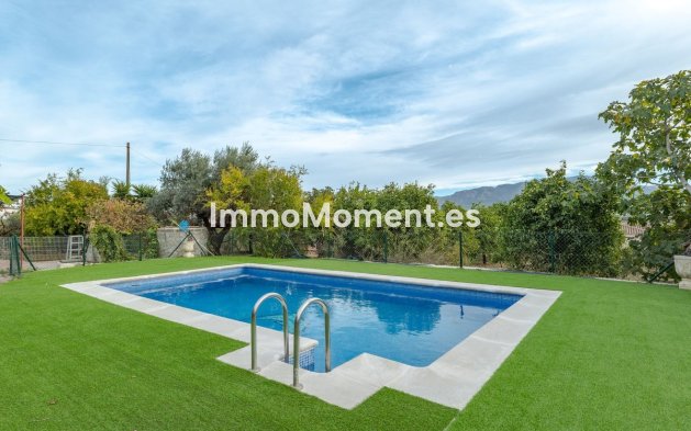 Resale - Villa - Inland  - Alhaurín el Grande Centro