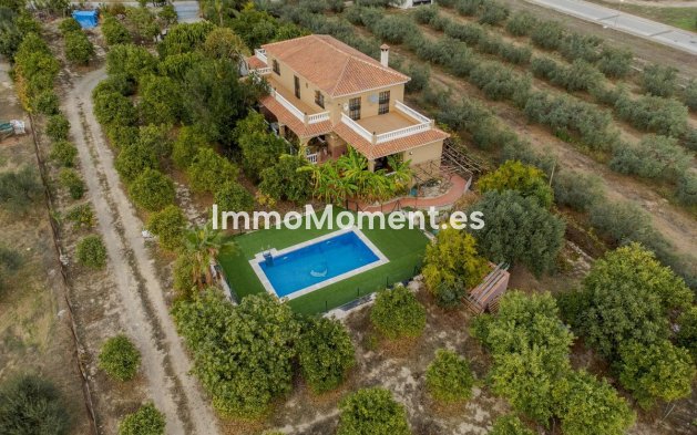 Resale - Villa - Inland  - Alhaurín el Grande Centro