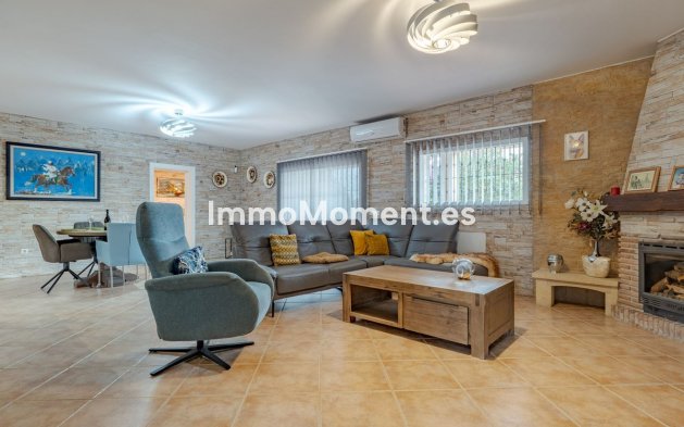 Resale - Villa - Inland  - Alhaurín el Grande Centro