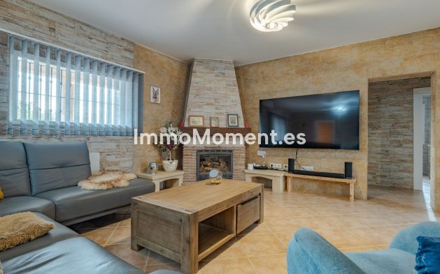 Resale - Villa - Inland  - Alhaurín el Grande Centro