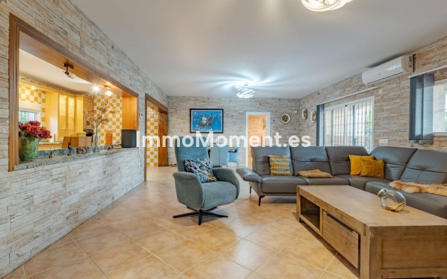 Resale - Villa - Inland  - Alhaurín el Grande Centro